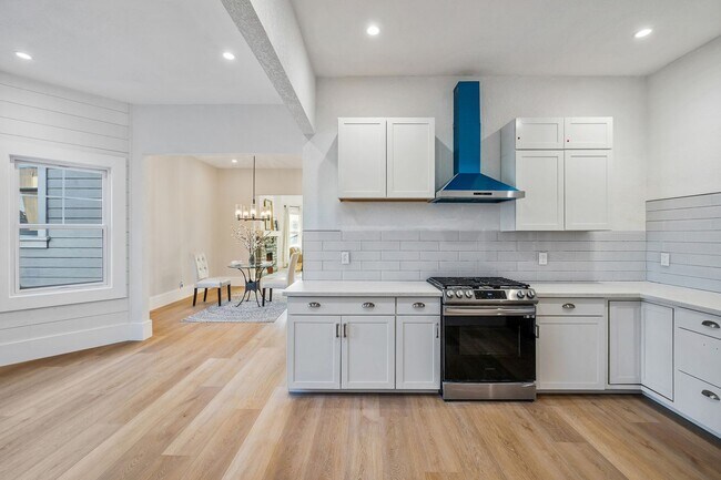 Building Photo - 115 Cuvier St