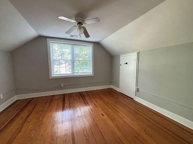 Building Photo - Available now. WATER & SEWER INCLUDED! Gre...