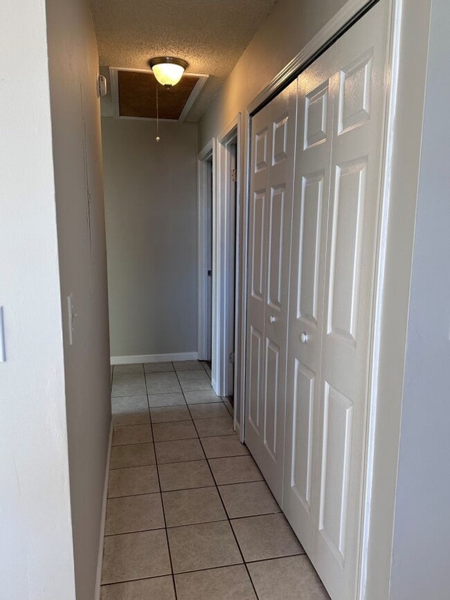 Building Photo - Charming 3/2 in Orange Park