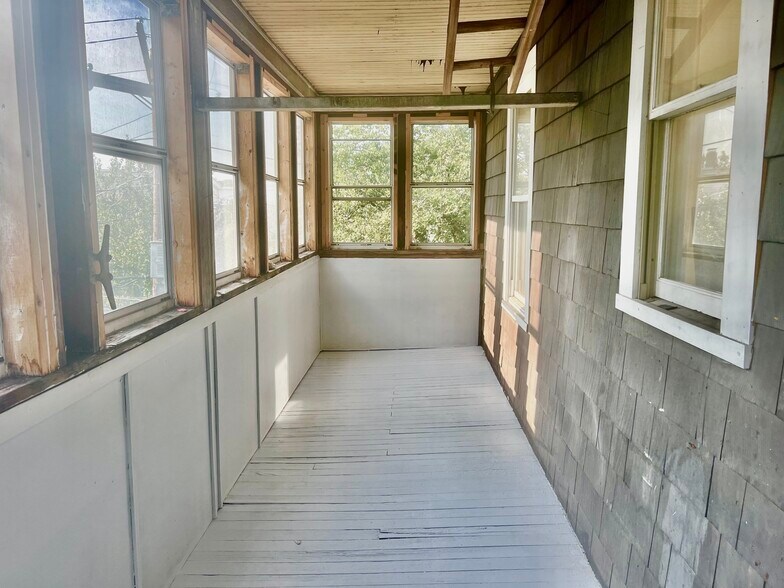 Building Photo - 5 Magnus Ave