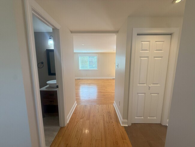 Building Photo - 1430 Simona Dr