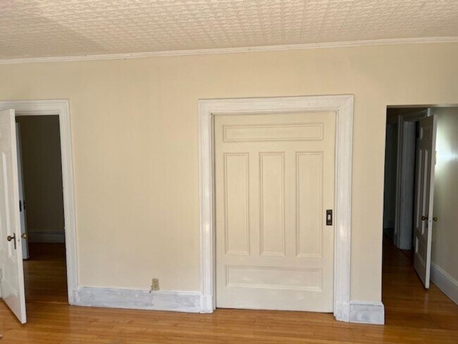 Building Photo - 66 Main St