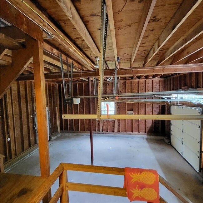 Building Photo - 213 Narrow Ln