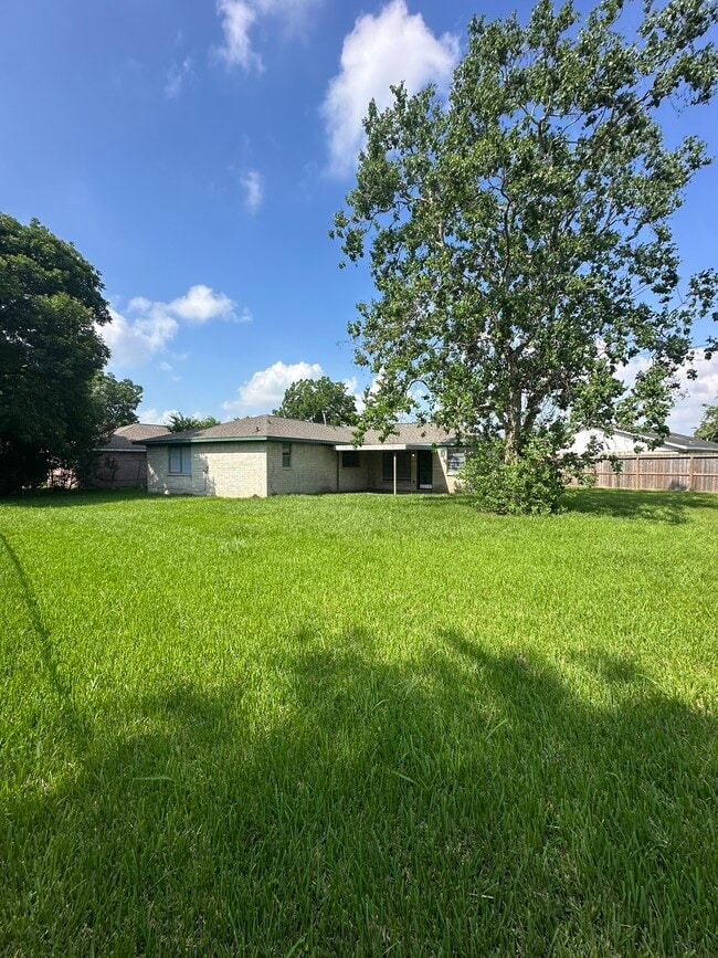 Building Photo - 12210 Roandale Dr