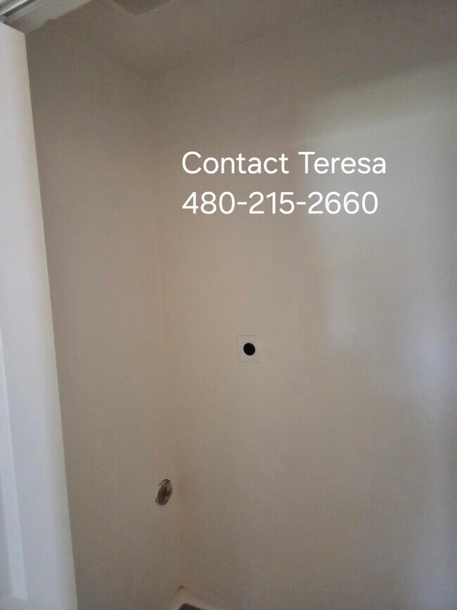 Building Photo - 4325 Chestnut Dr