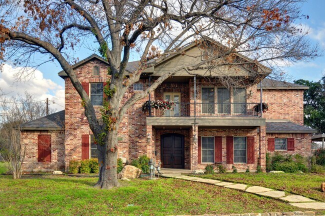 Building Photo - 3407 Penticost St