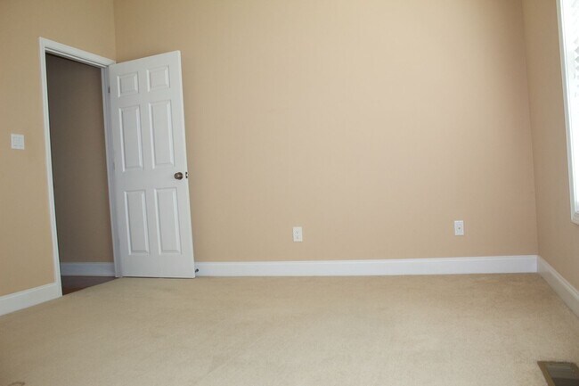 Building Photo - For Rent - Charming 3BR/2BA Home in Macken...