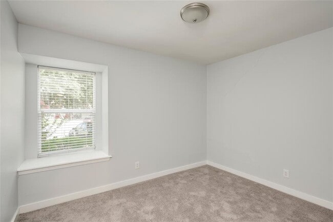 Building Photo - 5402 Chevy Cir
