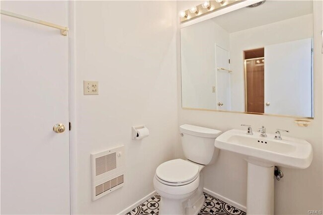 Building Photo - 13161 Crestline Dr