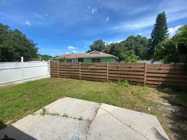 Building Photo - 217 57th Ave E
