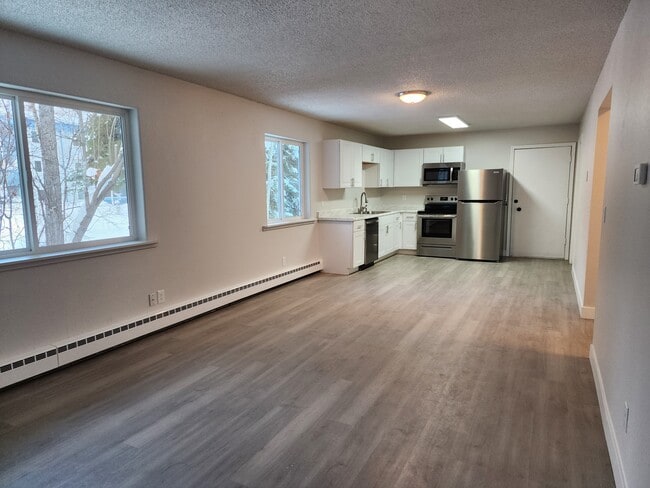 Building Photo - 401 E 8th Ave