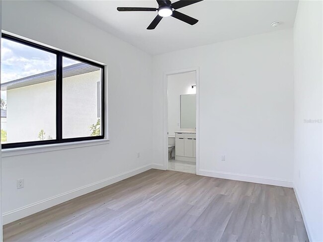 Building Photo - 275 Lecturn St