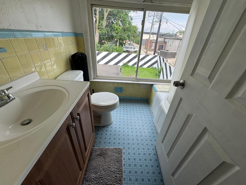 Building Photo - 17126 San Juan Dr