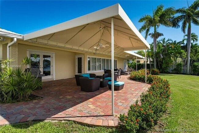 Building Photo - 1223 Seminole Dr