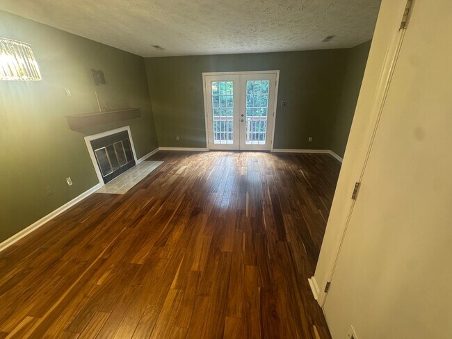 Building Photo - 625 Shadywood Ln
