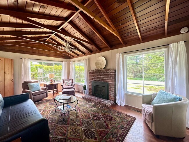 Building Photo - Idyllic Fully Furnished Cottage in Asilomar Dunes Available Monthly