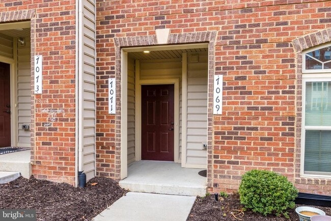 Building Photo - 7071 Darbey Knoll Dr