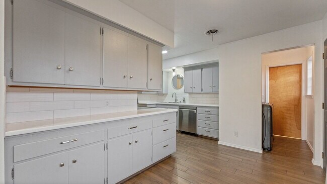 Building Photo - Simply one of those older 3-Bedroom Springdale treasures that you must see.  A three bed / two bath