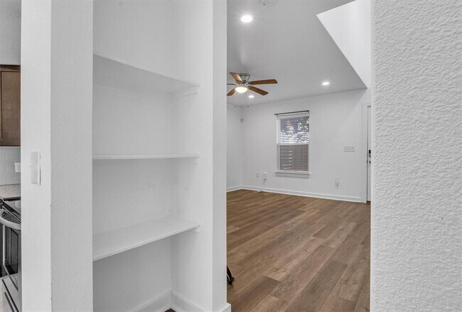 Building Photo - 6211 Manor Rd