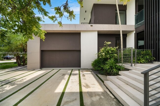 Building Photo - 770 S Shore Dr