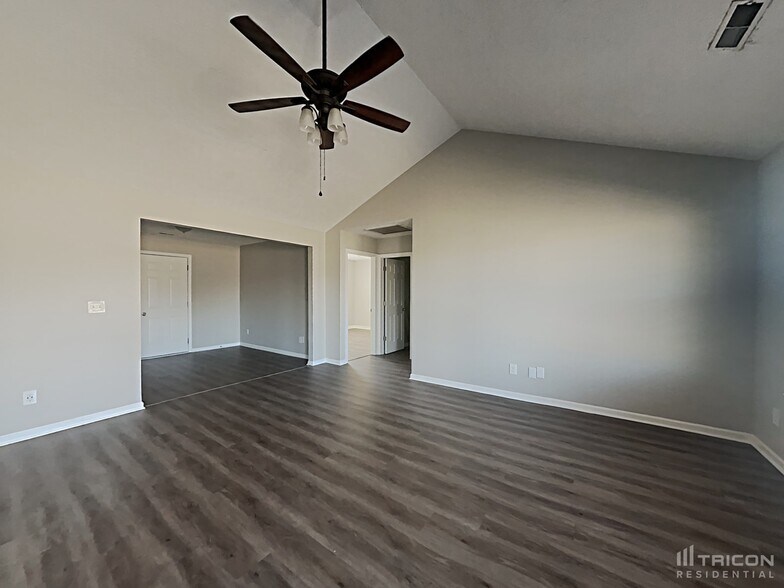 Building Photo - 901 Laramie Ct