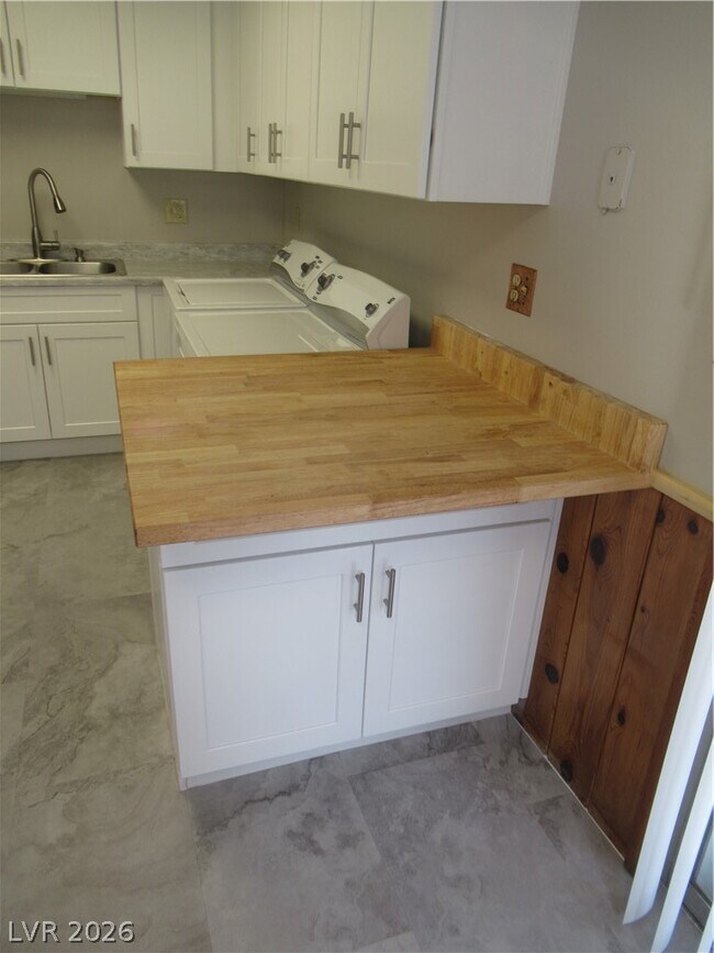 Building Photo - 107 E Pacific Ave