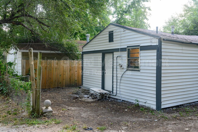 Building Photo - 854 S Belmont St