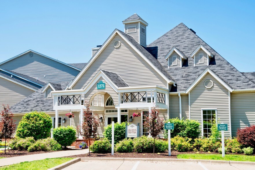 Crowne Forest Apartments East Moline, IL Apartment Finder