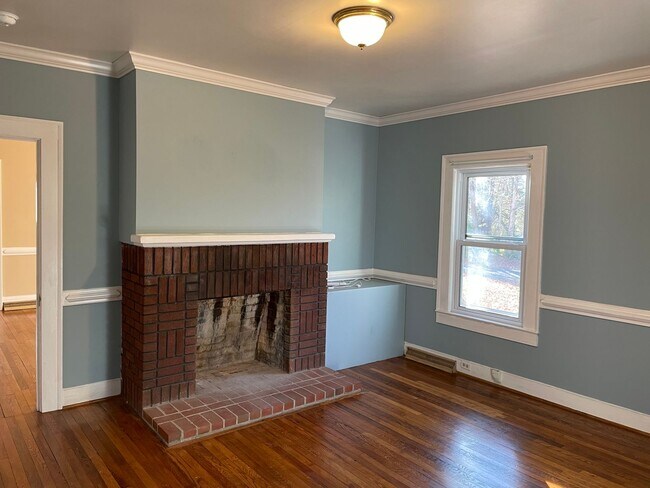 Building Photo - 4-5 bedroom home in Franklinville