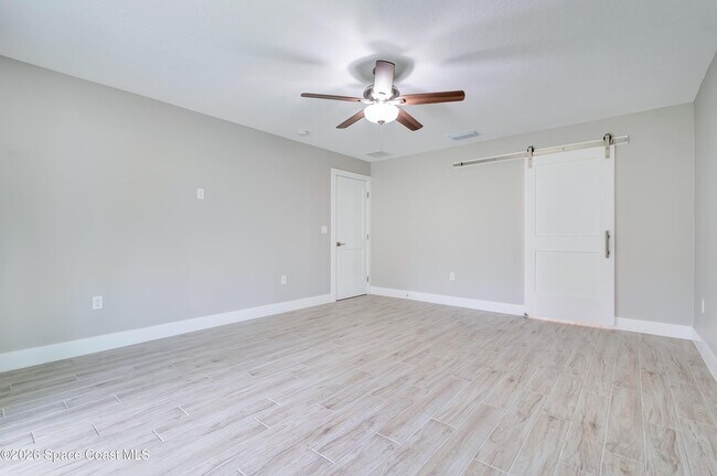 Building Photo - 857 Dunbar St