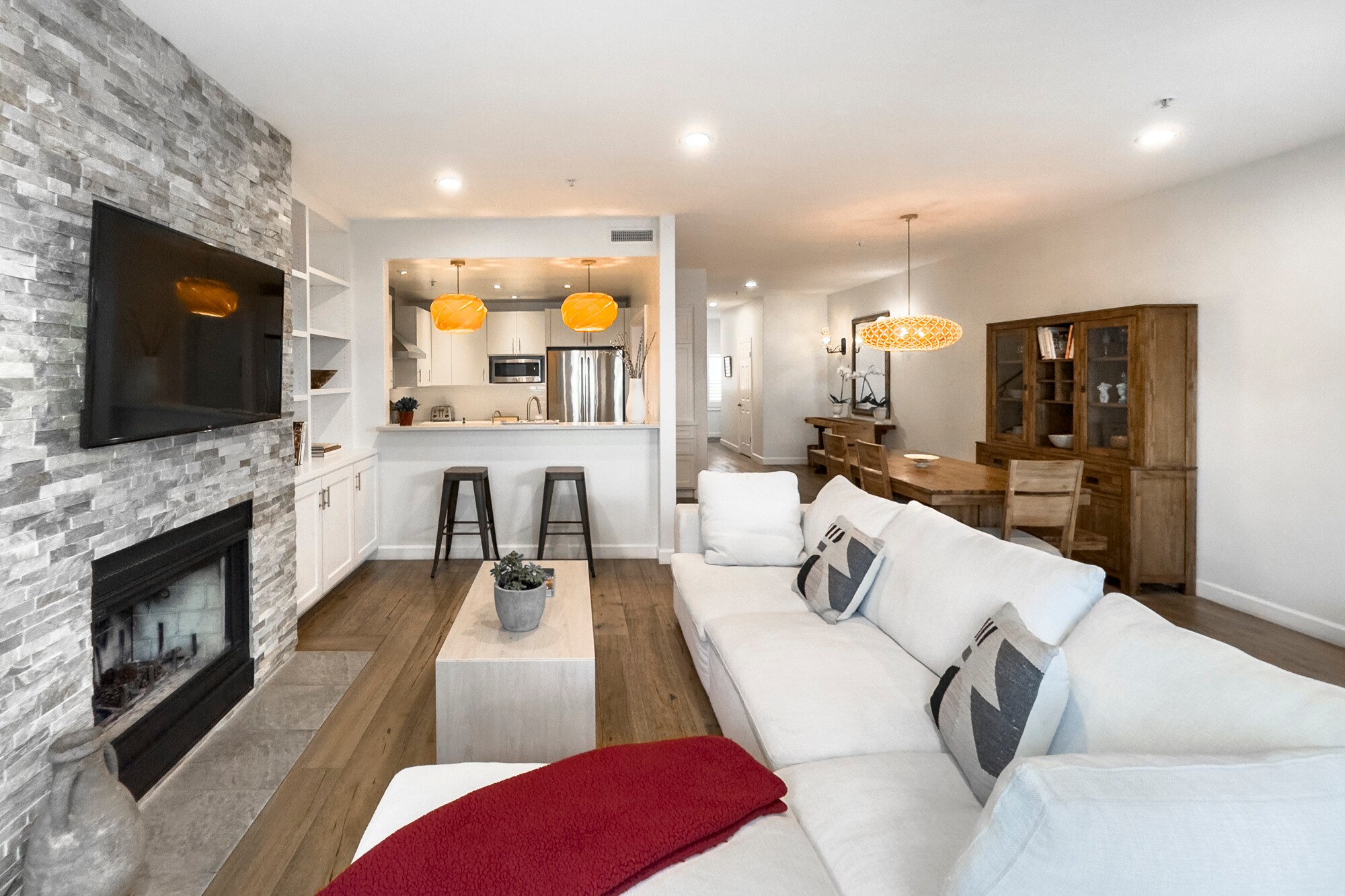 Building Photo - 4505 Carpinteria Ave