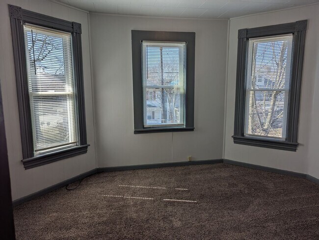 Building Photo - 1055-1057-1057 Liberty St