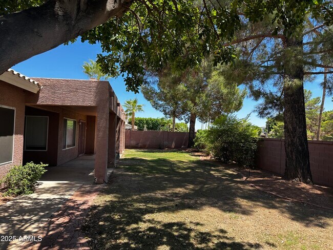 Building Photo - 6273 W Louise Dr
