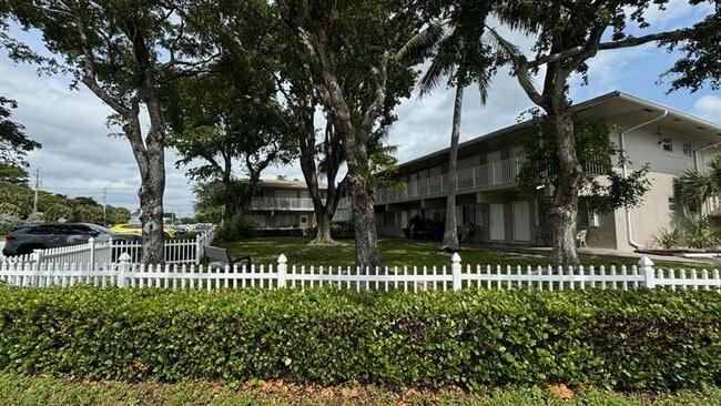 Building Photo - 344 SE 11th Ave