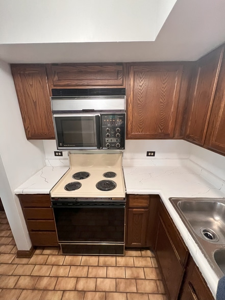 Building Photo - 123 N Locust St