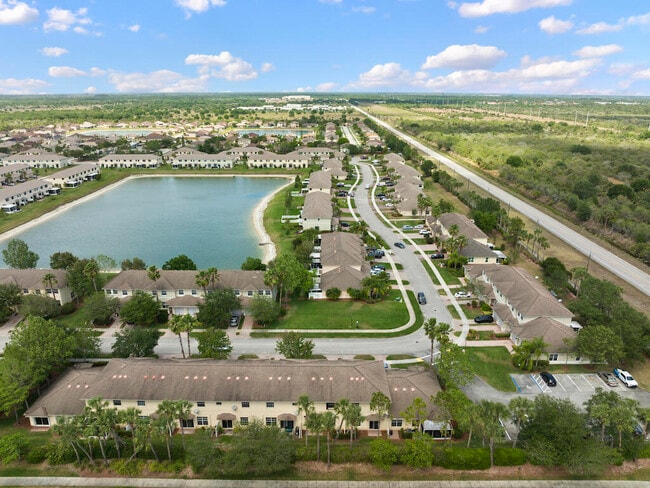 Building Photo - 9945 E Villa Cir