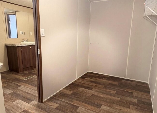 Building Photo - 104 Dockal Dr