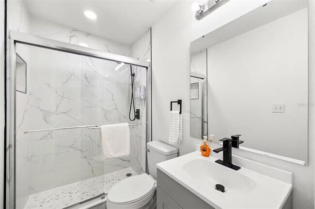 Building Photo - 8825 Oak St