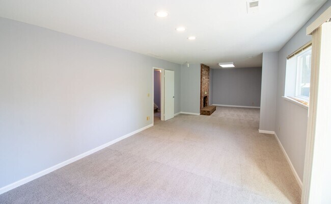 Building Photo - 5Bd/2.5Ba Redmond Home