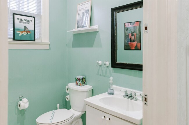 Building Photo - 519 28th St