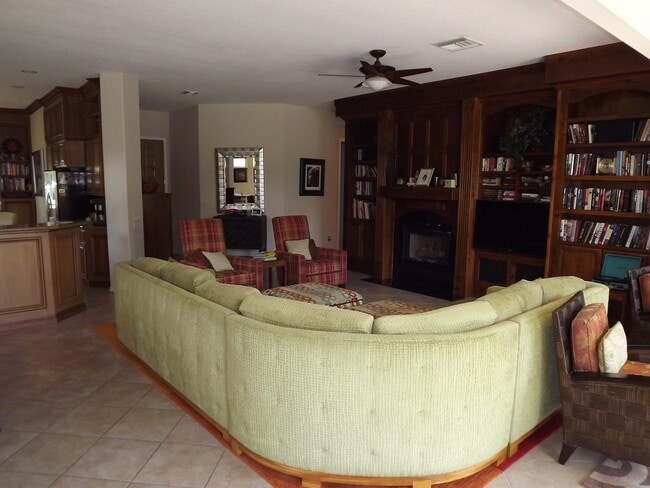 Building Photo - **WONDERFUL SINGLE STORY HOME IN GUARD GAT...