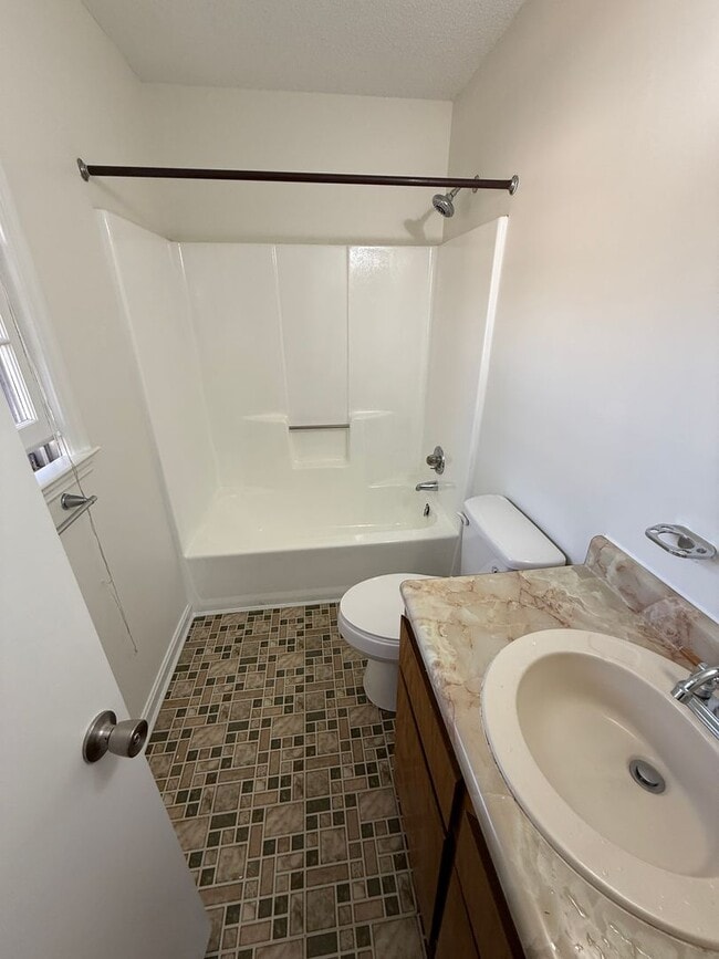 Building Photo - Whimsical in Lake Wildwood