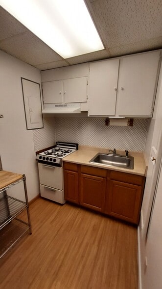 Kitchen - 302 11th St