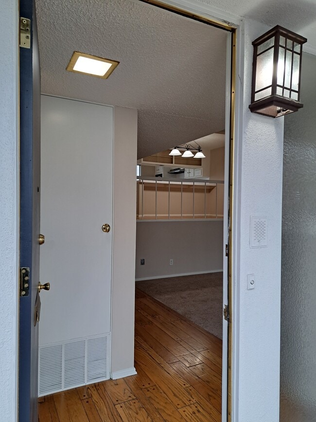 Building Photo - 4339 W Sarah St