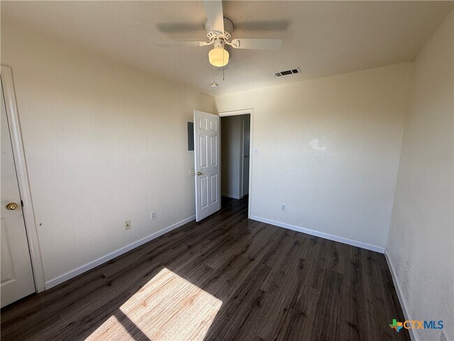 Building Photo - 5708 Greengate Dr