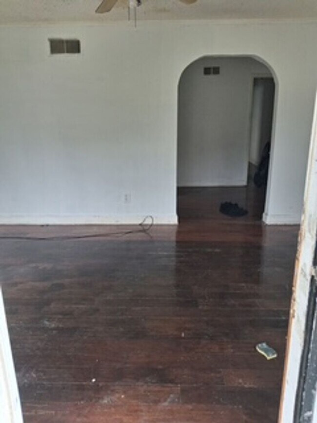 Building Photo - East Memphis Duplex for Rent