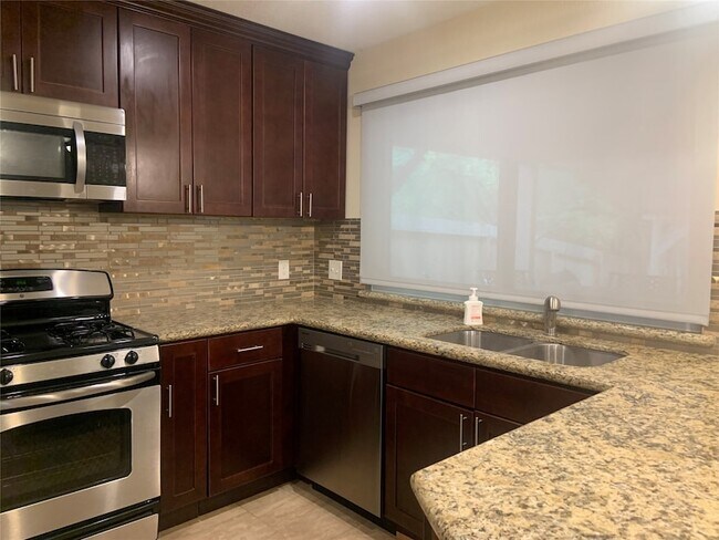 Building Photo - 16618 Oxnard Ln