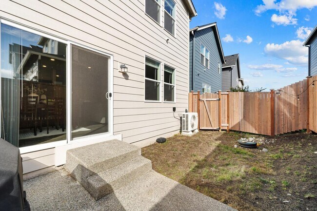 Building Photo - Beautiful Home in Puyallup
