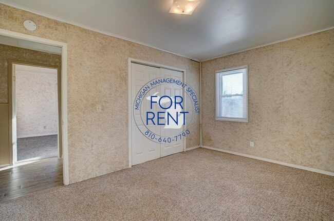 Building Photo - 1327 E Hurd Rd