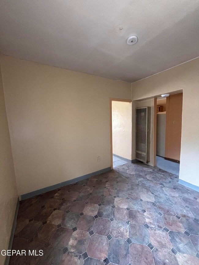 Building Photo - 4000 1/2 Sacramento Ave